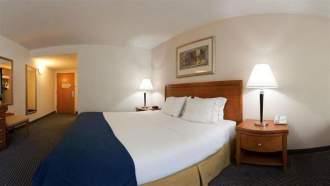 Holiday Inn Express & Suites R