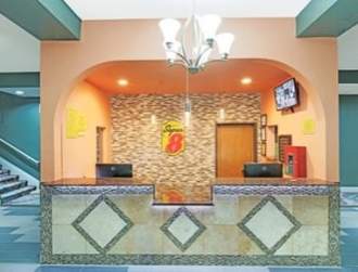 Super 8 Kc/Adj. To Worlds Of Fun