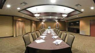 Holiday Inn Express & Suites M