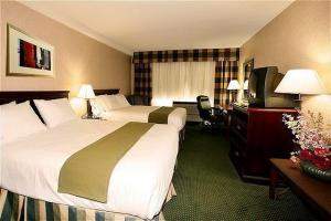 Holiday Inn Express & Suites Toronto-Mississauga