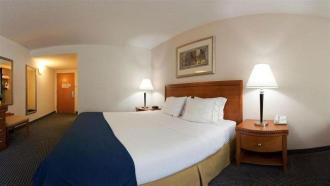 Holiday Inn Express & Suites R