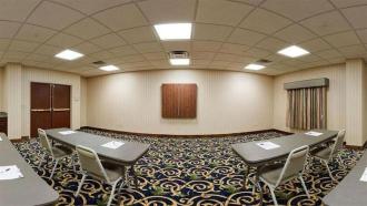 Holiday Inn Express & Suites M