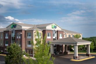Holiday Inn Express & Suites C