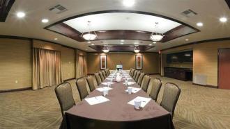 Holiday Inn Express & Suites M