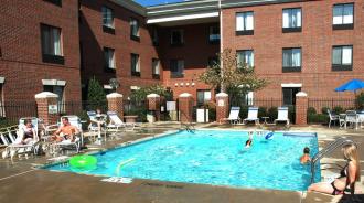 Holiday Inn Express & Suites R