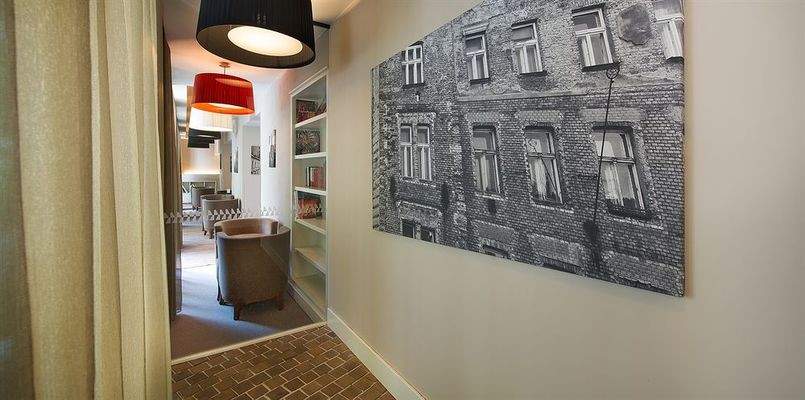 Three Crowns Hotel