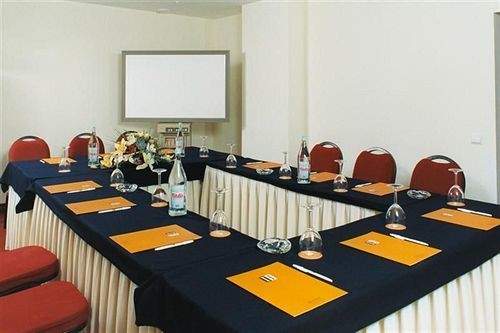 Yellow Praia Monte Gordo