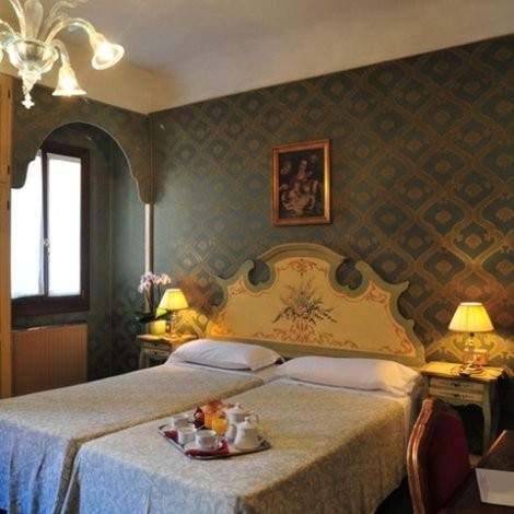 La Fenice et des Artistes