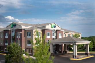Holiday Inn Express & Suites C