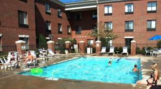 Holiday Inn Express & Suites R