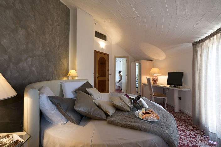 Leonessa Hotel
