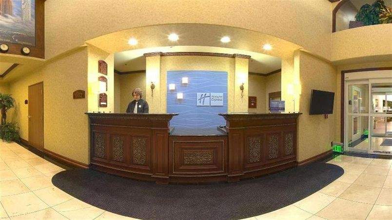 Holiday Inn Express & Suites F