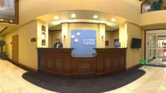Holiday Inn Express & Suites F