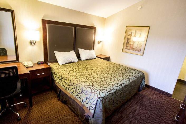 Econo Lodge University