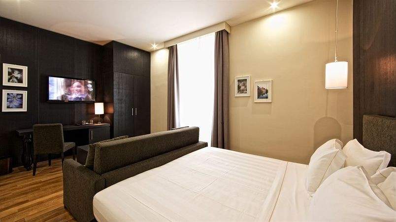 Rhome Terminal Guest House 
