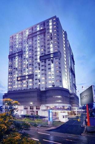 Aston Pluit