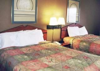 Econo Lodge Inn & Suites