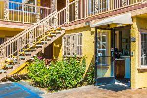 Rodeway Inn & Suites