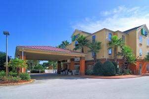 Holiday Inn Express & Suites D