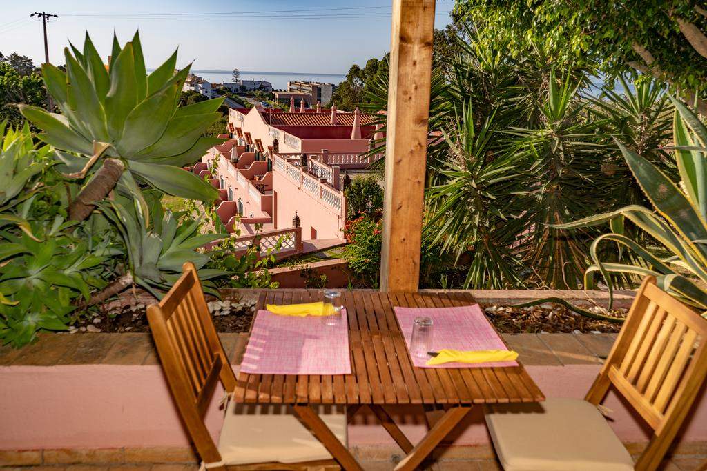 Inn Seventies Cheap & Chic