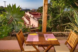 Inn Seventies Cheap & Chic