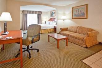 Holiday Inn Express & Suites E