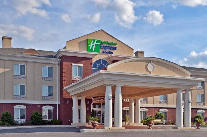 Holiday Inn Express & Suites D
