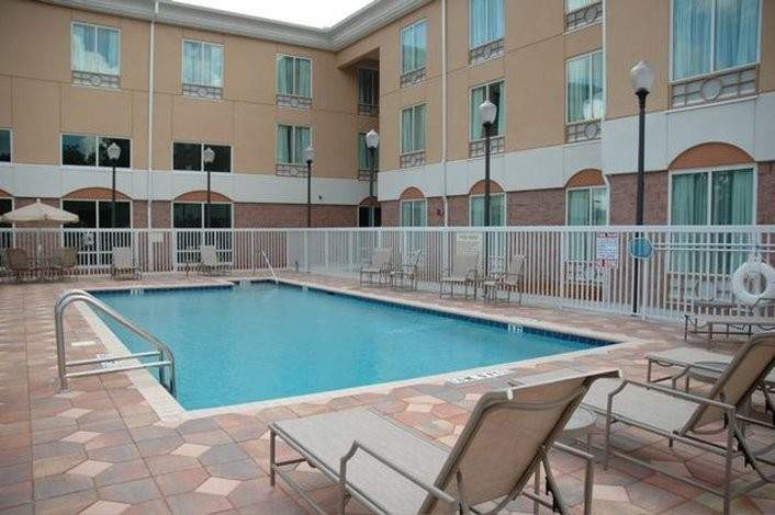 Holiday Inn Express & Suites J