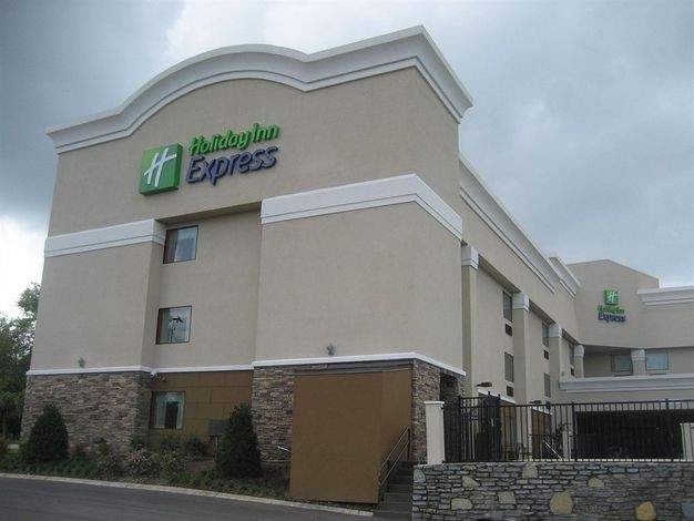 Holiday Inn Express W I-40/Whitebridge Road
