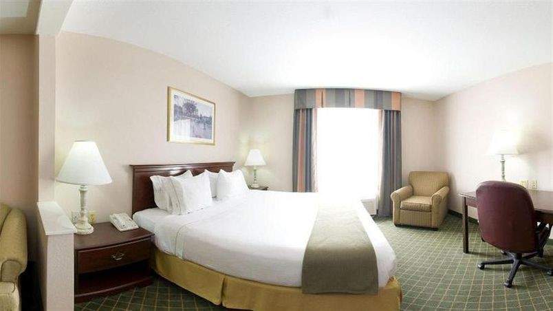 Holiday Inn Express & Suites L
