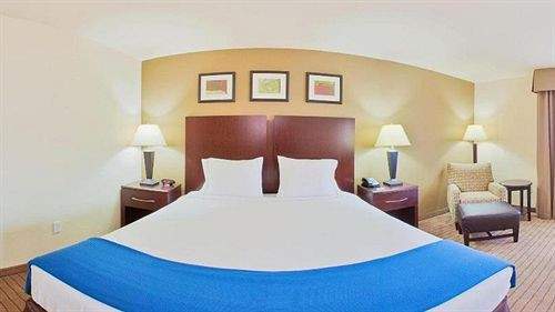 Holiday Inn Express & Suites M