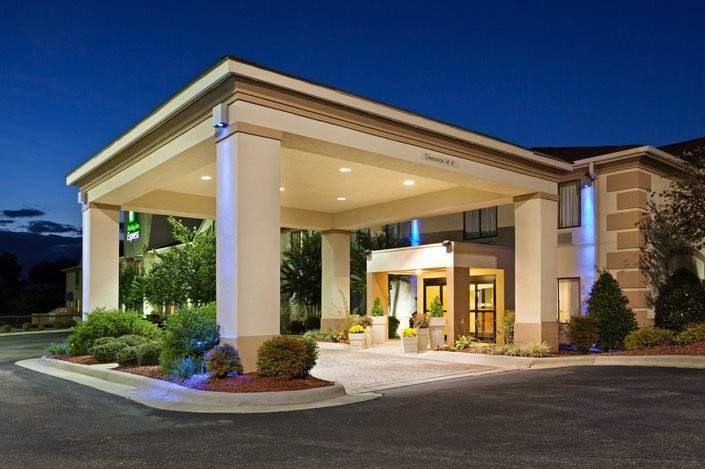Holiday Inn Express Shelby @ Hwy 74