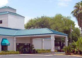 Clarion Inn & Suites Near Fort Sam Houston
