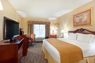 Holiday Inn Express Hotel & Suites Florence I 95 @ Hwy 327