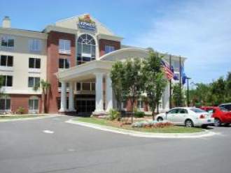 Holiday Inn Express & Suites C
